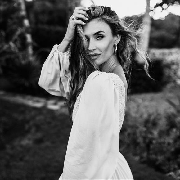 Meet your Posher, Alyssa - Picture 1 of 1